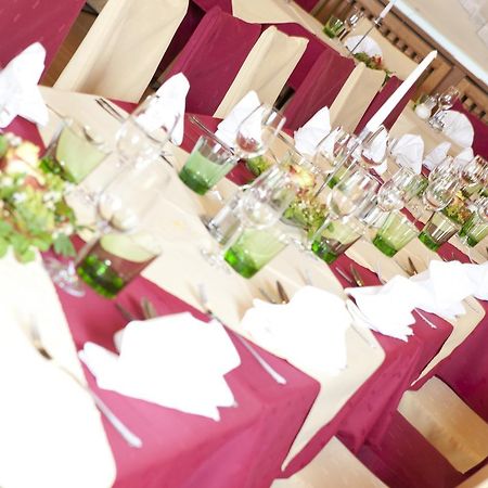 Hotel Restaurant Osterbauer Нойнкирхен Экстерьер фото