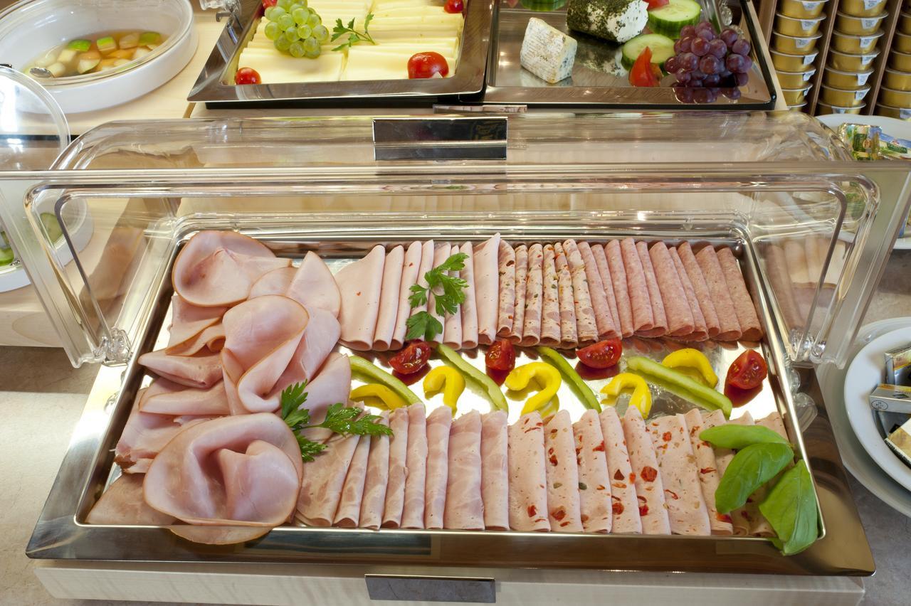 Hotel Restaurant Osterbauer Нойнкирхен Экстерьер фото